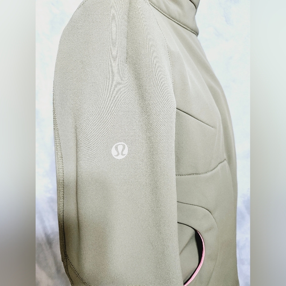 Lululemon Vintage Softshell Jacket. Size 6. Olive.  Rare🌟 - Picture 9 of 15